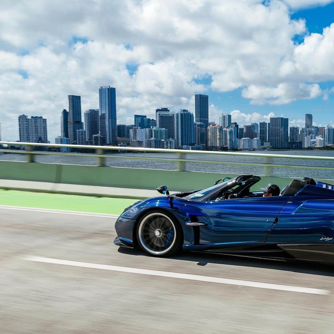 パガーニ・アウトモビリのインスタグラム：「Hitting the road in the Pagani Huayra Roadster to explore the vibrant city of Miami. What better way to start the weekend!   #pagani #huayra #roadster #huayraroadster #HitTheRoadAgain @paganiofmiami」