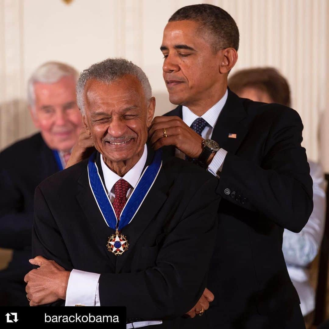 クリスティン・デイヴィスさんのインスタグラム写真 - (クリスティン・デイヴィスInstagram)「Thank you Reverend Vivian for leading the way, Rest In Peace and Power.  Read President Obama’s beautiful words below-    #Repost @barackobama  ・・・ Today, we’ve lost a founder of modern America, a pioneer who shrunk the gap between reality and our constitutional ideals of equality and freedom.   C.T. Vivian was one of Dr. King’s closest advisors, a field general in his movement for civil rights and justice. “Martin taught us that it’s in the action that we find out who we really are,” Reverend Vivian once said. And he was always one of the first in the action – a Freedom Rider, a marcher in Selma, beaten, jailed, almost killed, absorbing blows in hopes that fewer of us would have to. He waged nonviolent campaigns for integration across the south, and campaigns for economic justice throughout the north, and never let up, knowing that even after the Voting Rights Act and Civil Rights Act that he helped win, our long journey to equality was nowhere near finished. As Rosa Parks once said of Reverend Vivian, “Even after things had supposedly been taken care of and we had our rights, he was still out there.”   I admired him from after before I became a senator and got to know him as a source of wisdom, advice, and strength on my first presidential campaign. His friendship, encouraging words, and ever-present smile were a great source of inspiration and comfort, and personally, I will miss him greatly. I’m only here thanks to C.T. Vivian and all the heroes in that Civil Rights Generation. Because of them, the idea of a just, fair, inclusive, and generous America came closer into focus. The trail they blazed gave today’s generation of activists and marchers a roadmap to tag in and finish the journey. And I have to imagine that seeing the largest protest movement in history unfold over his final months gave the Reverend a final dose of hope before his long and well-deserved rest.」7月18日 0時37分 - iamkristindavis