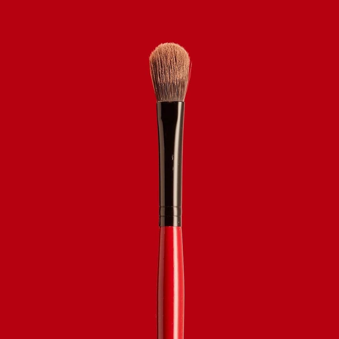 Smashboxのインスタグラム：「Time to brush up on your makeup skills. Build your own brush kit on smashbox.com today. ♥️」