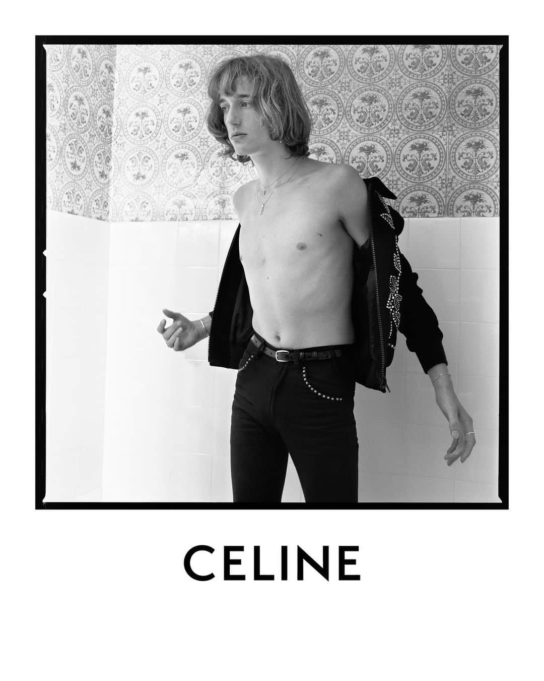 Celineさんのインスタグラム写真 - (CelineInstagram)「CELINE JEANS CELINE STUDDED DYLAN JEANS    COLLECTION AVAILABLE IN STORE AND AT CELINE.COM AUGUST 28 2020   DYLAN PHOTOGRAPHED BY @HEDISLIMANE IN SAINT TROPEZ IN JUNE 2020   #CELINEHOMME #CELINEBYHEDISLIMANE」7月18日 0時57分 - celine