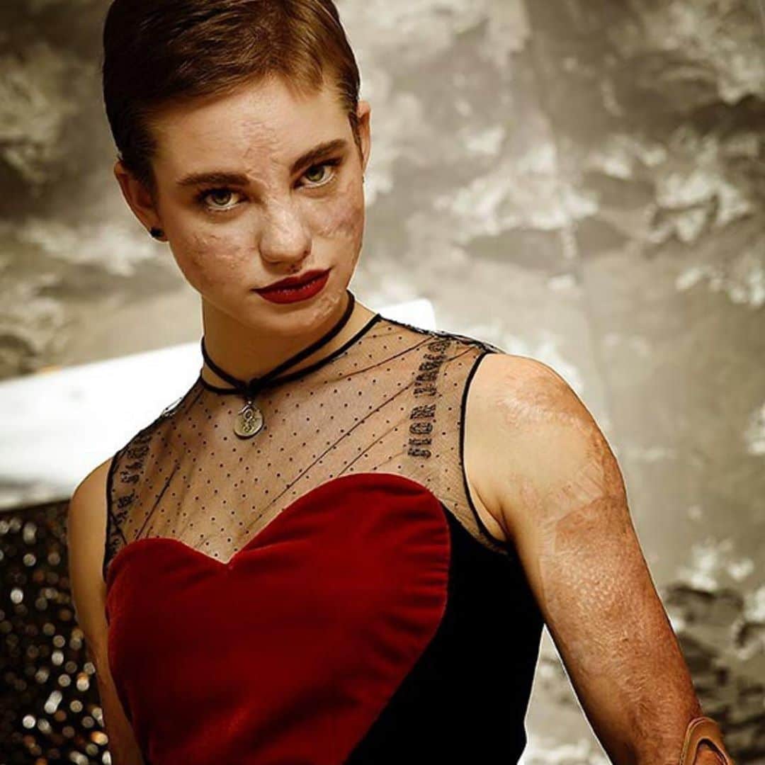 ベアトリーチェ・ヴィオのインスタグラム：「Live life like there’s no midnight.」