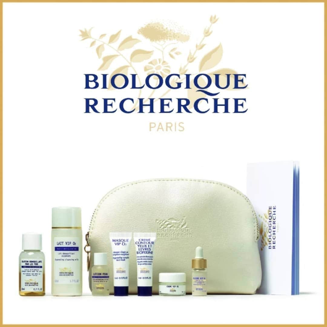 Biologique Recherche SPbさんのインスタグラム写真 - (Biologique Recherche SPbInstagram)「Выбор между тем, что хочется взять, и тем, что действительно нужно, всегда встает во время сборов на отдых. Зачастую приходится оставлять дома часть привычных нам средств по уходу за кожей из-за ограниченного размера багажа. Компания Biologique Recherche, проявляя заботу о своих клиентах, выпустила на рынок незаменимый набор самых популярных продуктов в миниатюрной упаковке. Упакованные в стильную косметичку, они с легкостью поместятся в любой дамской сумочке, куда бы вы ни собрались!  В состав набора входят: • Solution Démaquillante pour les Yeux - это больше, чем просто лосьон. Это настоящее средство два в одном, сочетающее демакияж и успокаивающий уход для нежной кожи вокруг глаз. • Lait VIP O2 - идеальное молочко-демакияж. Устраняет загрязнения, не сушит кожу, не оставляет жирной пленки на коже. • Lotion P50W - мультифункциональный продукт: нежно очищает, помогает сбалансировать сальную секрецию, матирует, увлажняет, уравновешивает pH эпидермиса. • Masque VIP O2 - это освежающая маска против вредных факторов окружающей среды, благодаря ее оксигенирующим свойствам Ваша кожа дышит красотой. Уход оживляет кожу в состоянии стресса и придает ей сияние. • Crème VIP O2 - это прекрасное защитное средство от внешних факторов загрязнения, оберегает Вашу кожу в течение целого дня. Сужает поры, питает и восстанавливает эпидермис. • Crème Contour Yeux et Lèvres Biofixine - это специальный крем для контура глаз и губ. Разглаживает и подтягивает кожу, наполняет морщинки контура губ. • Fluide VIP O2 - магическая сыворотка, которая ежедневно защищает здоровье и красоту кожи, придавая ей необыкновенное сияние. Получить более подробную информацию о средствах, входящих в набор, а также узнать его стоимость можно по телефонам салонов «Посольство Красоты»: Ул. Чайковского д. 38/9  📞275-90-53  Новочеркасский пр. 28/19  📞528-88-80  #BiologiqueRecherche#посольствокрасоты#AMBASSADEDELABEAUTE#BEAUTY#MADEINFRANCE#SKINCARE #BODYCARE#FACECARE #красота #салонкрасоты #уходзакожей #уходзалицом #уходзателом #уходзаволосами #косметичкаBR #косметикавдорогу」7月17日 16時22分 - biologique_recherche_spb