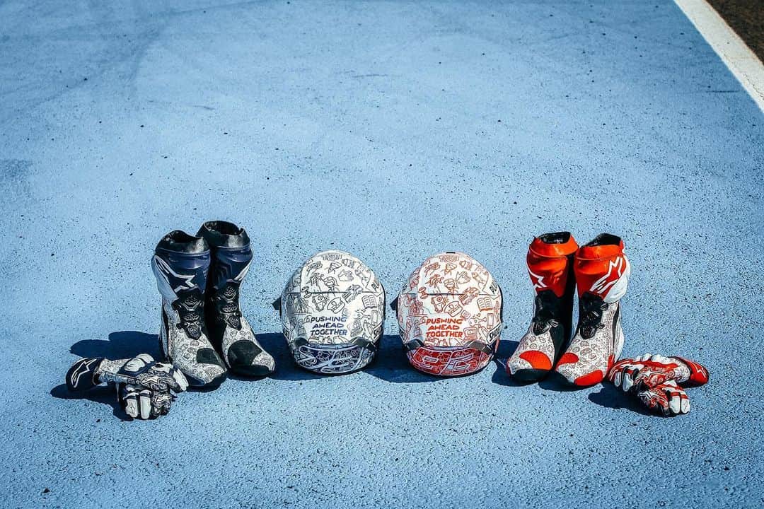 レプソル・ホンダのインスタグラム：「This weekend at the #SpanishGP @marcmarquez93 & @alexmarquez73's helmets are to thank the doctors, nurses and all the people who changed their lives during the COVID-19 pandemic.  They'll then be auctioned off for the Cruz Roja Responde.  #PushingAheadTogether」