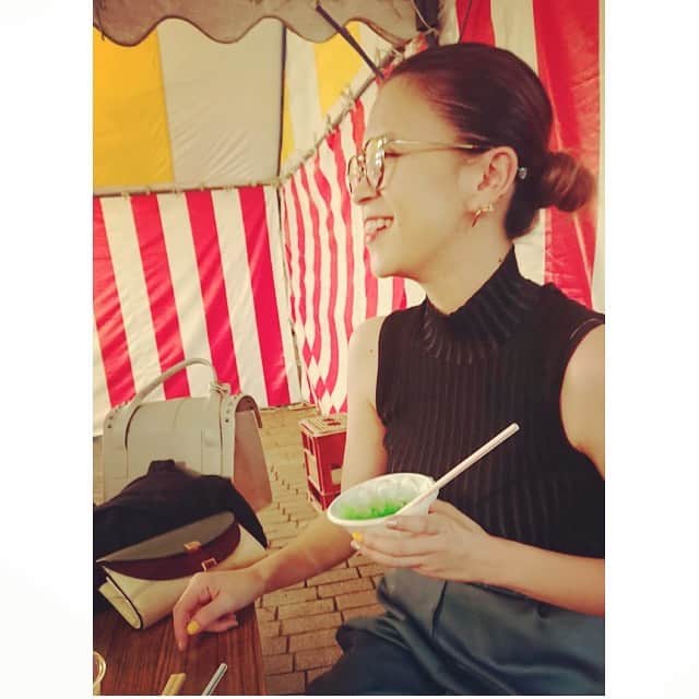 小柳ゆきのインスタグラム：「【出演情報】 . ラジオ出演です❗️ ぜひ聴いてくださいね💁‍♀️ . ■7月18日(土)16:50-17:10 ニッポン放送「NOKKOのオカエリ、ただいま」 . ■7月19日(日)20:00-21:00 Fm yokohama「M ARENA」 . ■7月23日(木)14:30-15:30 ニッポン放送「中外製薬プレゼンツ坂本梨紗のヘルシー・メルシー」 . ■8月19日(水) NHK FM/R1「RADIO1990」 メッセージ募集中👉nhk.jp/radio80 . そして、 「SPHERE-feat.デーモン閣下-」カラオケ配信情報❗️ . LIVE DAMシリーズにて「SPHERE-feat.デーモン閣下-」のカラオケ背景映像にMV使用中です🤗(2021年8月3日まで) . コチラもチェックしてくださいね🎤✨ . by STAFF #昨年の何処かしらのお祭りにて #また楽しくお祭りに参加できる日が来ると良いですね」