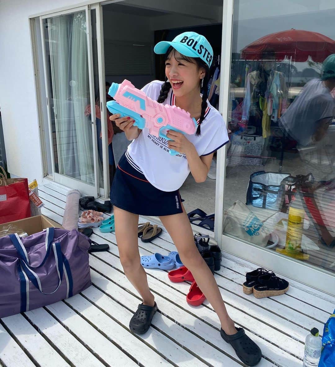 ニコ☆プチのインスタグラム：「﻿ みずでっぽうばびゅーーーーん﻿ ﻿ からっと晴れた夏はまだかなーー🌞💕﻿ ﻿ ﻿ #ニコプチ﻿ #中山あやか﻿」