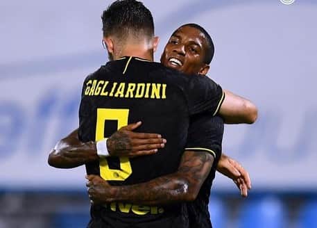 ロベルト・ガリアルディーニさんのインスタグラム写真 - (ロベルト・ガリアルディーニInstagram)「Well done 🖤💙 #Inter #amala」7月17日 16時36分 - roberto.gagliardini