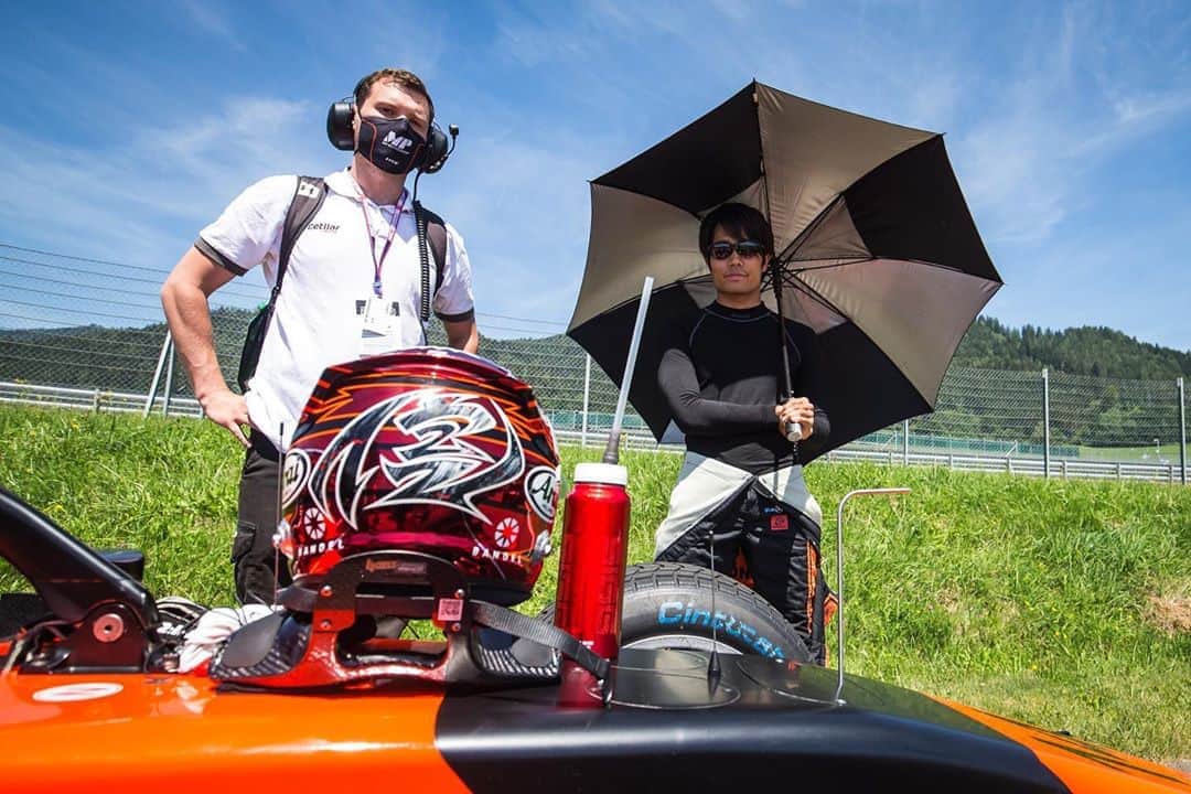 松下信治のインスタグラム：「Week 3 Budapest, let’s go. 🇭🇺 今日から第3戦ブタペスト。 雨かな？☂️」