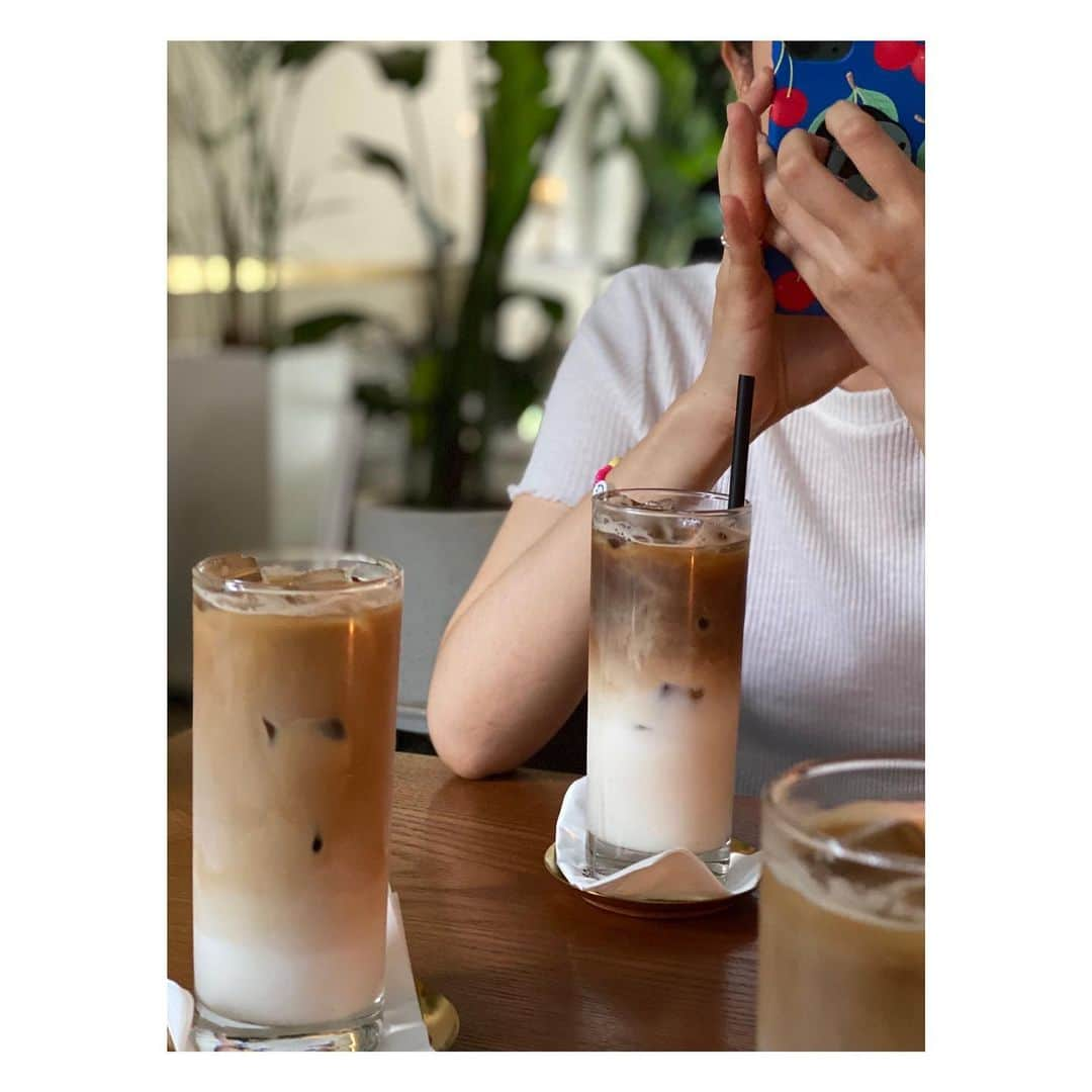 ナム・ジヒョンさんのインスタグラム写真 - (ナム・ジヒョンInstagram)「🍒☕️」7月17日 16時57分 - hyuniiiiiii_95917