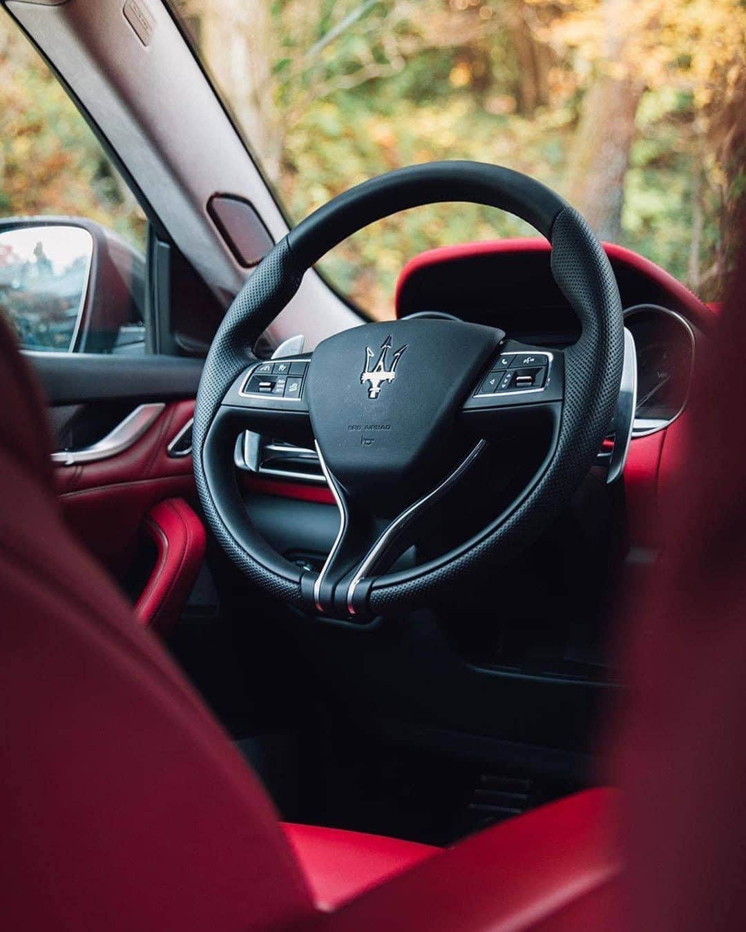 Maserati Japan | マセラティ ジャパンのインスタグラム：「強力無比な3.8リッターツインターボV8エンジンを搭載し、 マセラティのSUVを一段上のレベルに高めた次世代SUV、レヴァンテ GTS。荒々しい獰猛なパワーはここから解き放たれます。  #Maserati #マセラティ #MaseratiJapan #マセラティジャパン #Levante #レヴァンテ」