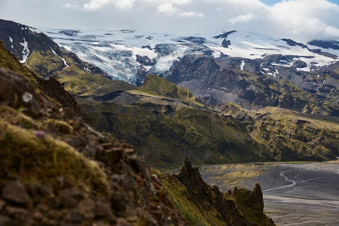 National Geographic Travelさんのインスタグラム写真 - (National Geographic TravelInstagram)「Photo by Matt Borowick @mborowick  I remember first becoming familiar with the Eyjafjallajökull volcano in 2010, when it last erupted, causing mass travel problems all over the world. But the images from world news organizations had not done this incredible volcano justice. Seeing it in person for the first time was a breathtaking experience. Though the ice cap that covers the caldera is actually on the smaller side of glaciers in Iceland, it is still wild to see. Follow @mborowick for more pictures like this. #iceland #volcano #adventure #nature #explore」7月17日 17時08分 - natgeotravel