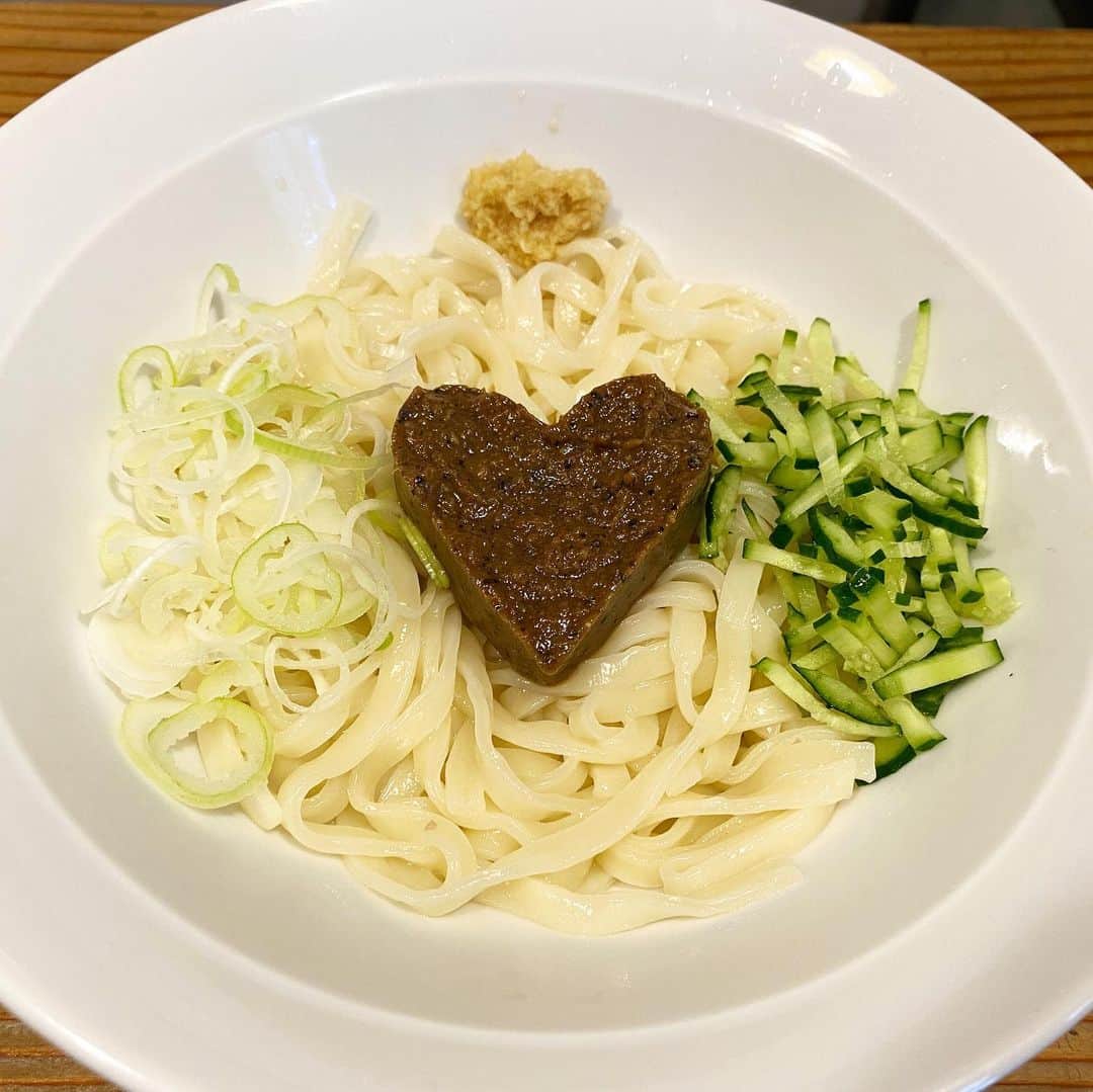 新田朝子のグルメインスタ