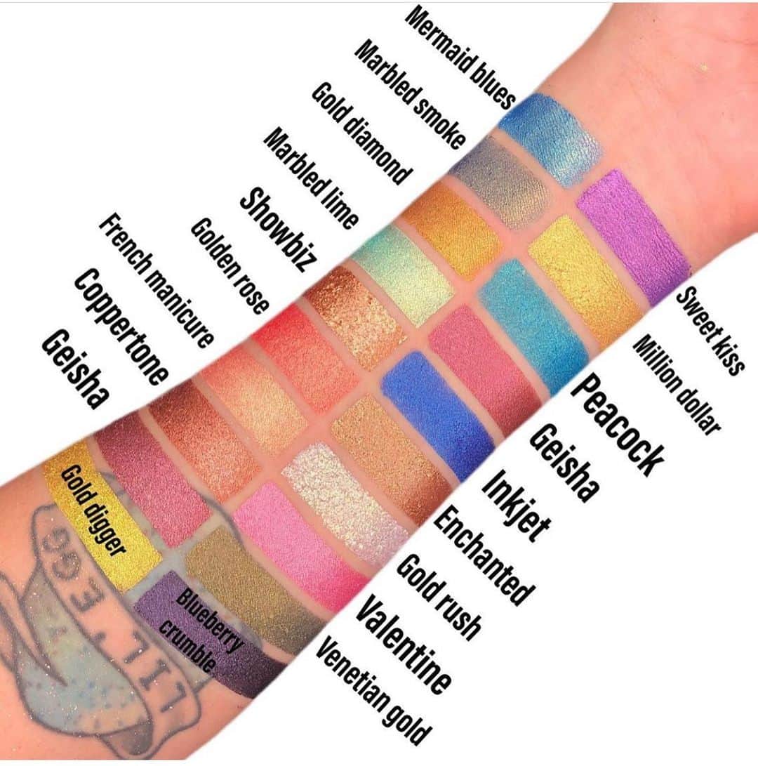 Makeup Addiction Cosmeticsさんのインスタグラム写真 - (Makeup Addiction CosmeticsInstagram)「GIVEAWAY! Pick 2 favourite colours and comment them below and tag a friend! We will pick 2 people to send it to on the 20th July at 10 am! 😍😍😍 Swatches by @aestheticgoals92 🔥🔥 #makeupaddictioncosmetics」7月17日 17時11分 - makeupaddictioncosmetics