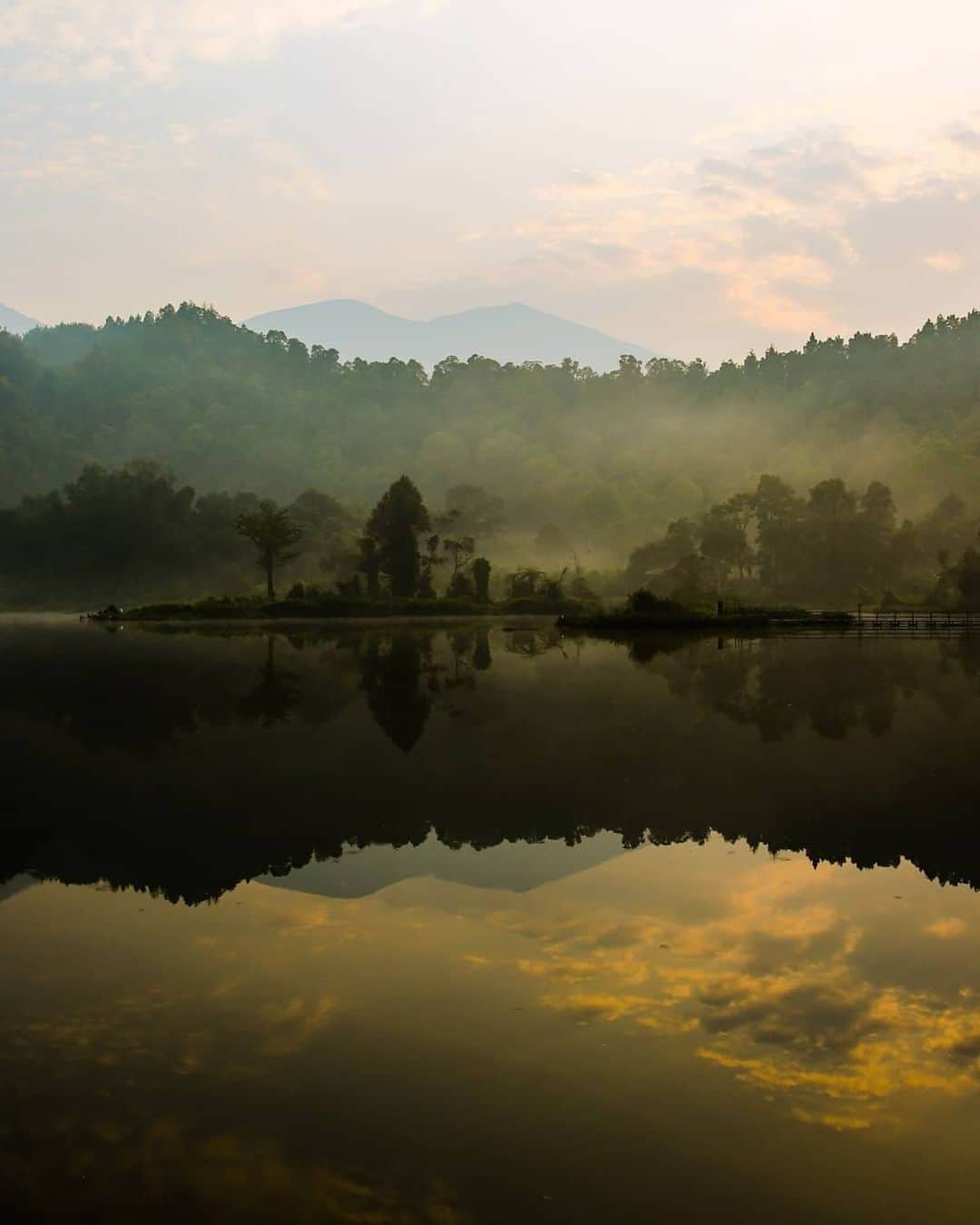 Canon Asiaさんのインスタグラム写真 - (Canon AsiaInstagram)「"Where crowds do not flock" - the best time to view the beauty of Lake Situ Gunung is during sunrise and take full advantage of the pristine lake reflecting all above. We love the colours and how the morning mist adds mystery to this tranquil hideout. . 📷  Images by @premkan taken with Canon EOS 5D Mark III  EF24-105mm f/3.5-5.6 IS STM . Image 1  f/5.6  ISO 160  1/100  105mm Image 2  f/7.1  ISO 100  1/100  24mm Image 3  f/5.6  ISO 125  1/125  105mm . Want your photos to be featured too? Tag them with #canonasia or submit them on My Canon Story, link in bio! . #canonasia #photography #explore #indonesia #sunrise #nature #landscapes #colours #canon #inspiration」7月17日 17時16分 - canonasia