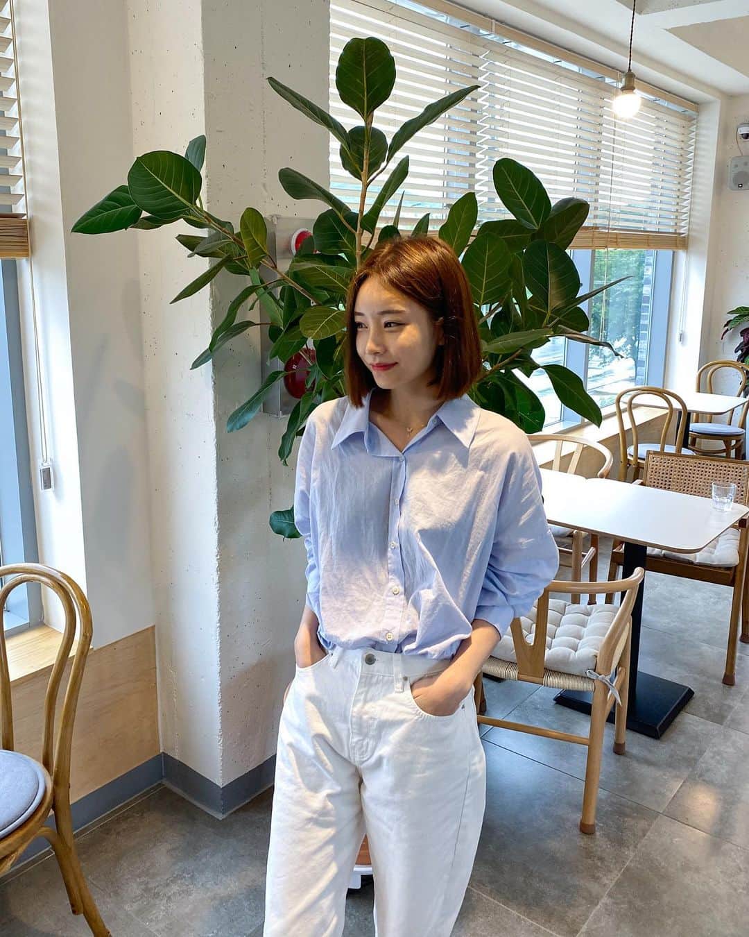 ジナ さんのインスタグラム写真 - (ジナ Instagram)「#스토어팜 #신상 #업데이트  #dailylook #랩스커트 #단추니트  #와이드팬츠 #여리셔츠  -프로필에 스토어팜 주소 있어요🖤」7月17日 17時17分 - ji_na_kk