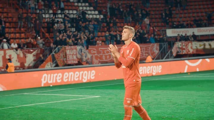 のインスタグラム：「Thank you Tukkers for the support and goodbye messages - now they are due! I want to thank everyone in and around the club for the past year. I felt absolutely welcome from day 1 - couldn’t have asked for more🙏🏼. As the season progressed, it became a rocky boat at times and I didn’t play as much as I wanted. But instead of dwelling on how I would have wanted things to go different, I will remember this year for the Dutch friendliness, the many good friends I made and the passion from the fans.🔴⚪️  Can’t wait to see what the future holds 😜」