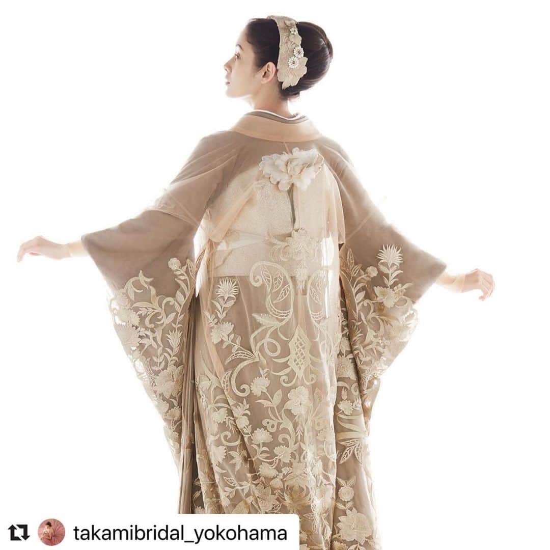 TAKAMI BRIDAL 神社和婚のインスタグラム：「Repost @takamibridal_yokohama ・・・ * . ❁Costume Fairのご案内❁ . TAKAMI BRIDALと花職人・中村陸子氏とのコラボレーションにより実現した、日本の伝統美を重んじ踏襲しながらも新しい手法を取り入れた創作性の高い革新的な和装コレクションである「Couture Garden 結」。 . 全て手染めの一点物になりますため、横浜店にて新作を一度にご覧いただけるのは今回限り。 . ご好評をいただいており、残席わずかとなっております。 まずはお気軽にご相談くださいませ☺️ . . . 【実施期間】 7月24日（金祝）〜7月26日（日） . . . @mutsukonakamura @takamibridal_costume . #CotureGarden結 #クチュールガーデン結 . . . ------------------------------ . 現在横浜店では、Instagramをご覧いただいている花嫁様に向けて特別なキャンペーンを行っております🎀 . ✔️提携会場のお客様向けのプレゼントキャンペーン ✔️提携外会場のお客様向けの持込料負担キャンペーン . 詳細は、ストーリーズのハイライト「Campaign」をcheck！ . ------------------------------ . . . #takamibridal #takamibridalyokohama #weddingdress #wedding #bridal #yokohamawedding #landmarkwedding #TheTerraceByTheSea #TerraceByTheSea #53ByTheSea #hawaiiwedding #hawaii #タカミブライダル #タカミブライダル横浜 #ウエディングドレス #カラードレス #タキシード  #ドレス試着 #ドレス選び #お色直し #花嫁衣裳  #プレ花嫁  #横浜 #みなとみらい #みなとみらいウェディング #花嫁和装 #色打掛 #花のある暮らし」