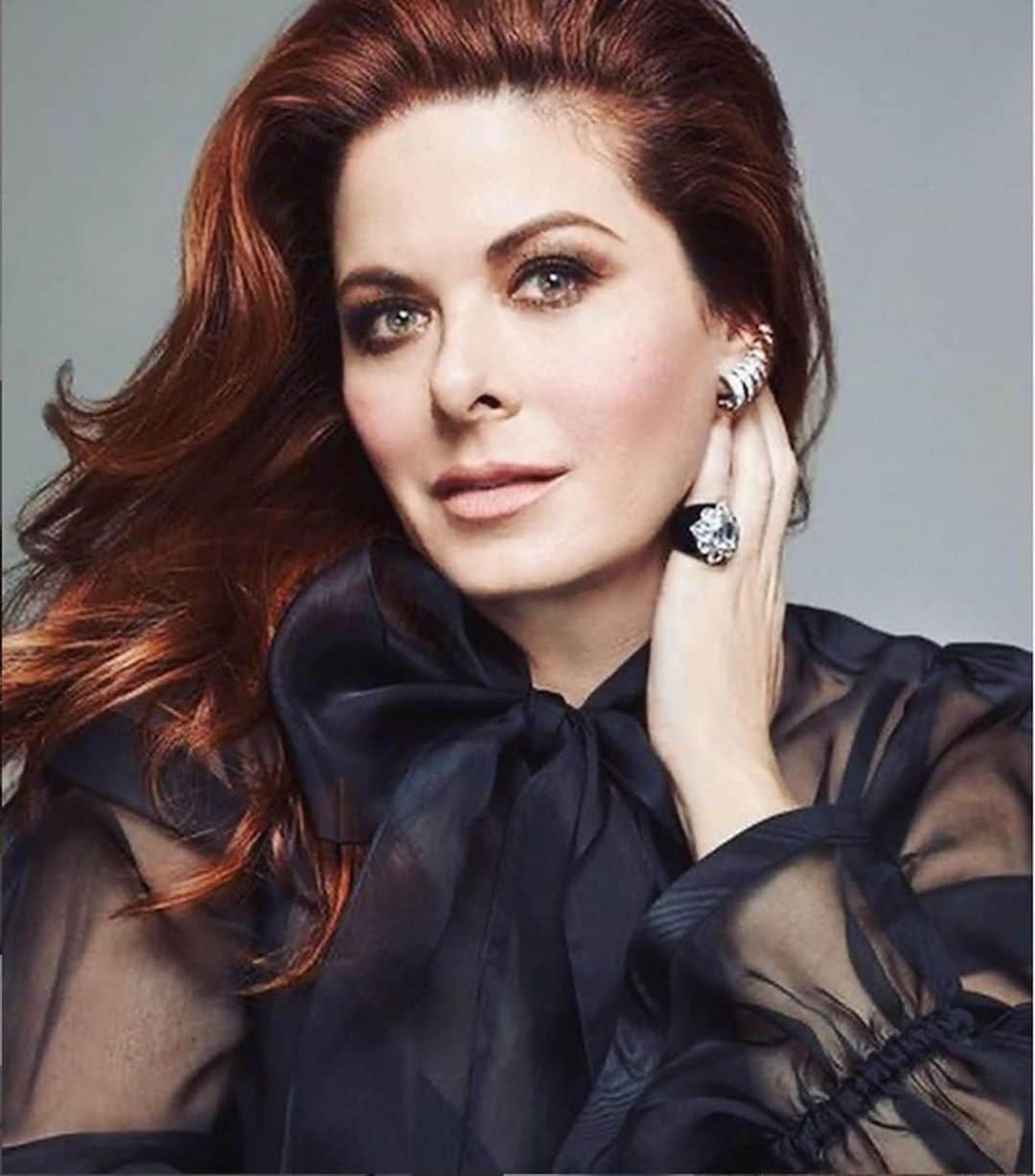 デブラ・メッシングさんのインスタグラム写真 - (デブラ・メッシングInstagram)「#Repost @statementartists ・・・ #BTS of an unretouched photo of @TheRealDebraMessing taken from the monitor for Town & Country Magazine ❤️⠀ -⠀ Hair  @SergeNormant ⠀ Photo  @VSteves」7月17日 17時24分 - therealdebramessing