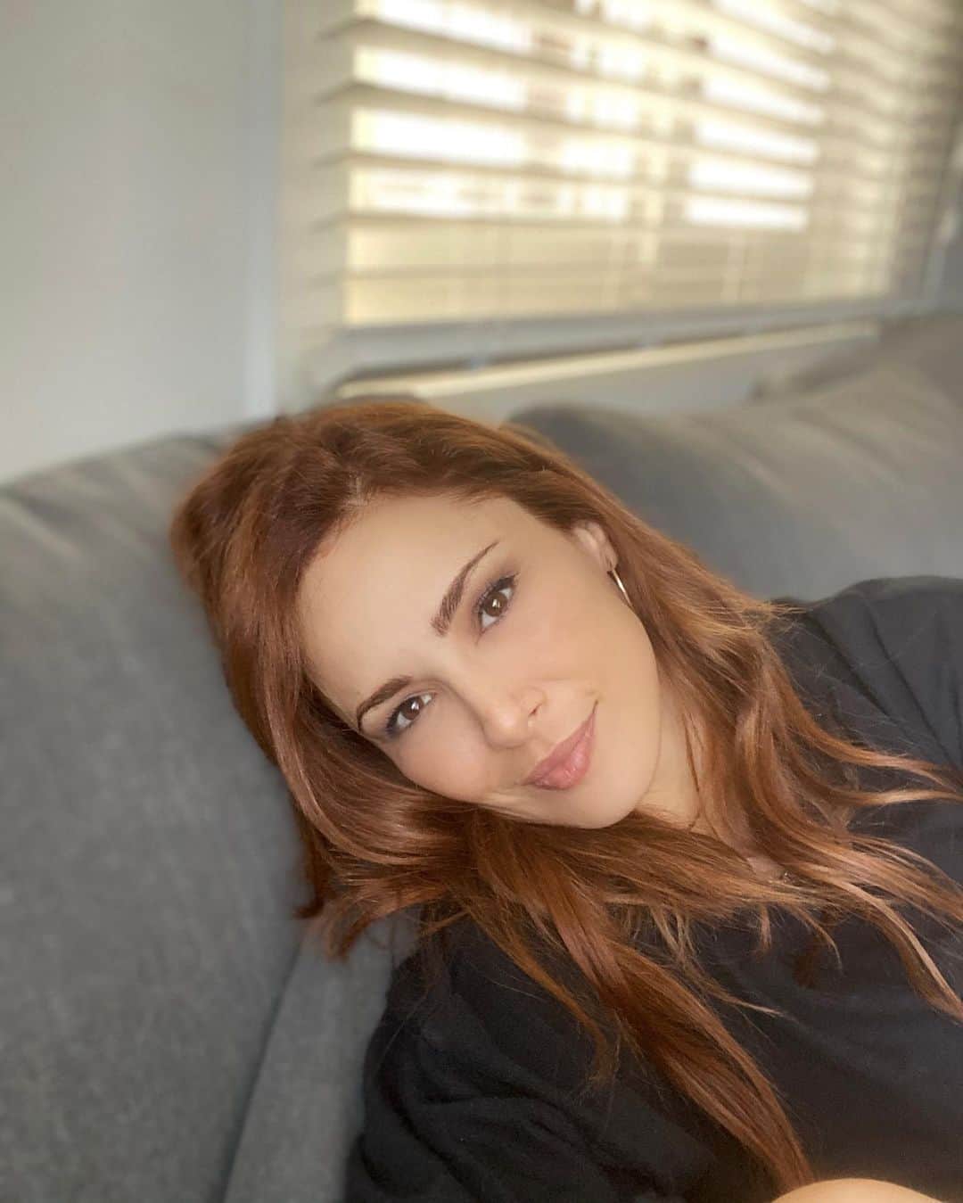 のインスタグラム：「Eski renge dönüş:))🌺✌🏻😊」