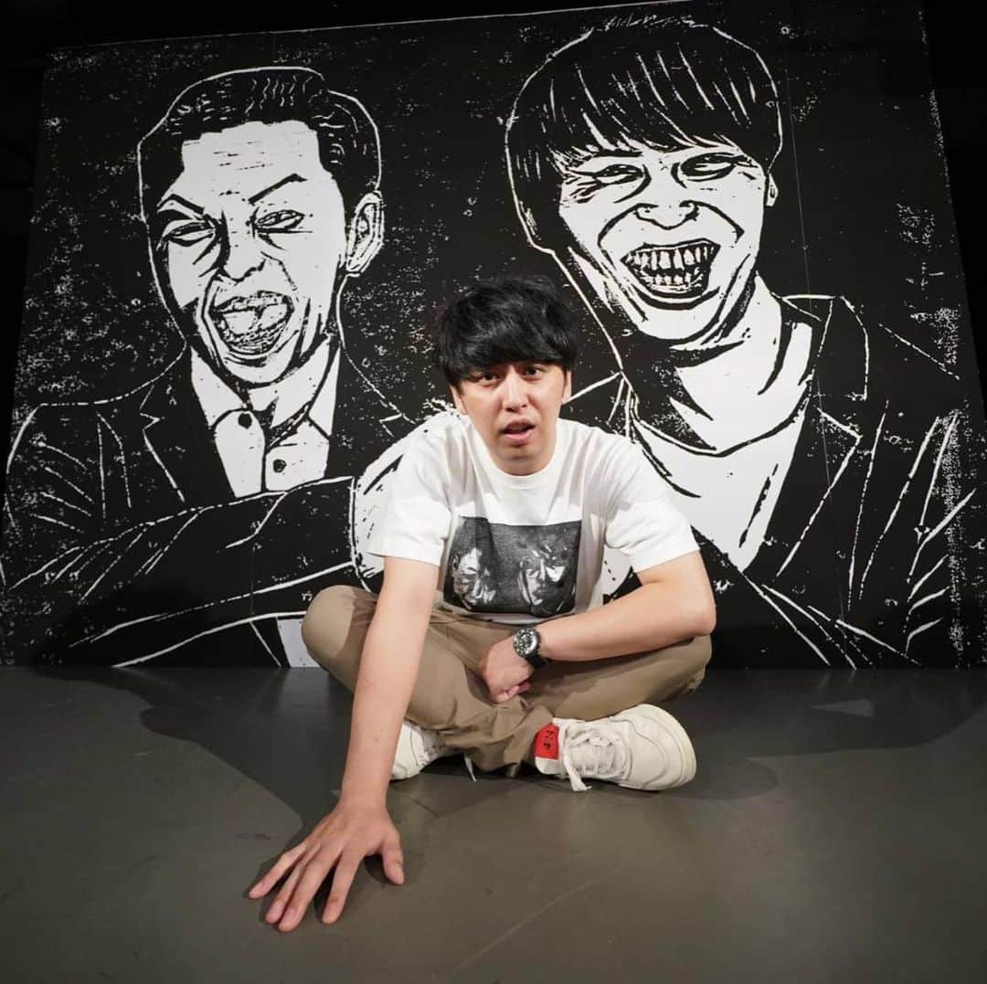 屋敷裕政のインスタグラム：「いよいよ明日から2週間「ヤシキ版画展2020」が開催されます！ めちゃくちゃええ感じです！ 色んなメディアにインタビューしてもらって、新進気鋭の版画アーティストくらい喋りました！ みなさんぜひお越し下さい！  予約フォーム https://select-type.com/rsv/?id=SSnNfZcucpw&c_id=110002&w_flg=1  #ヤシキ版画展2020」