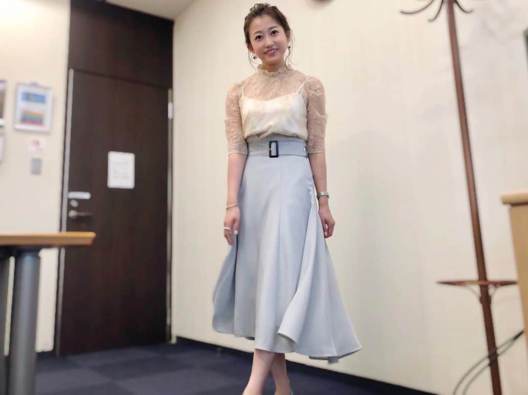 のインスタグラム：「今日の衣装👗 【 @noela_official 】 三脚立てて自撮りしました🤳笑 ⁑ この後22:00-22:45 J SPORTS 1 「MLBイッキ見！」 ゲストは高橋尚成さんです！ いよいよ開幕するメジャーリーグ‼️ イッキ見はBS無料放送なのでぜひ見て下さいね😚⚾️ ⁑ ⁑ ⁑ @jsports_yakyu  #jsports  #MLB #MLBイッキ見 #メジャーリーグ #majorleague #majorleaguebaseball  #野球#野球好き #coordinate  #ootd #noela #noela_style  #ノエラ #衣装 #まりなる #津田麻莉奈」