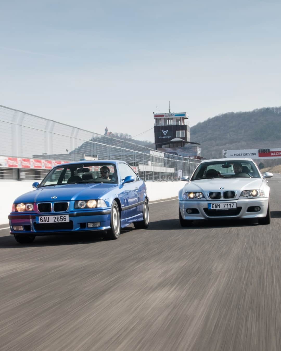 BMWのインスタグラム：「😍 💯 💪  #WorldEmojiDay  #BMW #BMWClassic #Icon @BMWClassic」
