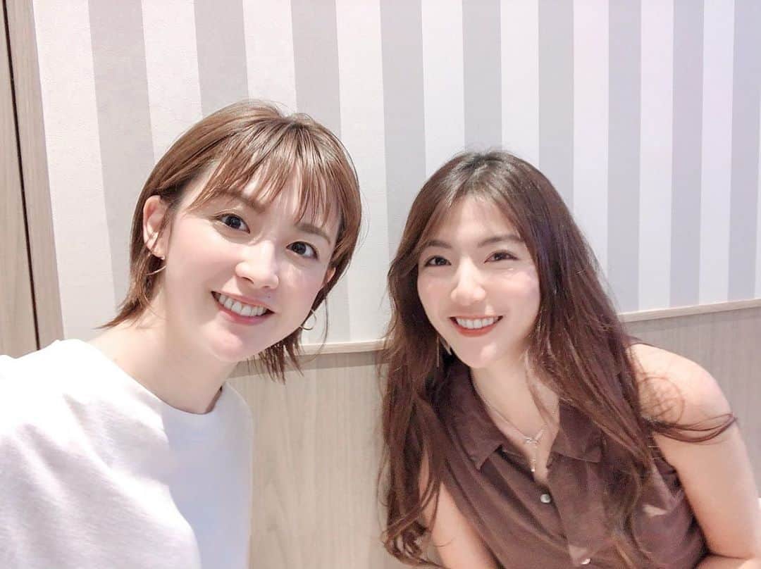 淡輪優希のインスタグラム：「少し前になりますが、まなみんのお仕事前に近くにいたのでさくっと近況報告🍽🌿 先日はS-PARKで浅村にもオンラインインタビューしてもらって、2人の様子がなんだか微笑ましかった😂💙 . また会いたい人に会いづらい日常になりそうだけど、、友達に会えるって本当にありがたい事だね。 . そして2人でスポーツの話をしていてほんと今の日本にスポーツは必要だなぁって実感した💪 今まで通りとはいかずとも、どんなかたちでもスポーツが止まらず走り続けられますように。 #宮司愛海 #フジテレビ #スパークにたくさん浅村がうつりますように笑 #アナウンサー #ホリプロ #フリーアナウンサー」
