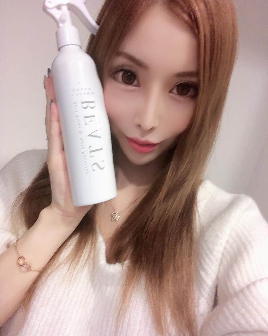 高橋沙弥華のインスタグラム：「菌とウイルスの違いを初めて調べてみた🥺 全然違うやん❣️😳  @beats.jpの抗ウイルス剤は2社しか取扱いがないみたい🙆‍♀️✨  久しぶりにお化粧した😇💄  @beats.jp #beats #ビーツ #抗ウイルス #除菌と抗ウイルスは違う #抗ウイルスという新常識 #抗ウイルス生活宣言 #抗ウイルスで大切な人を守ろう」