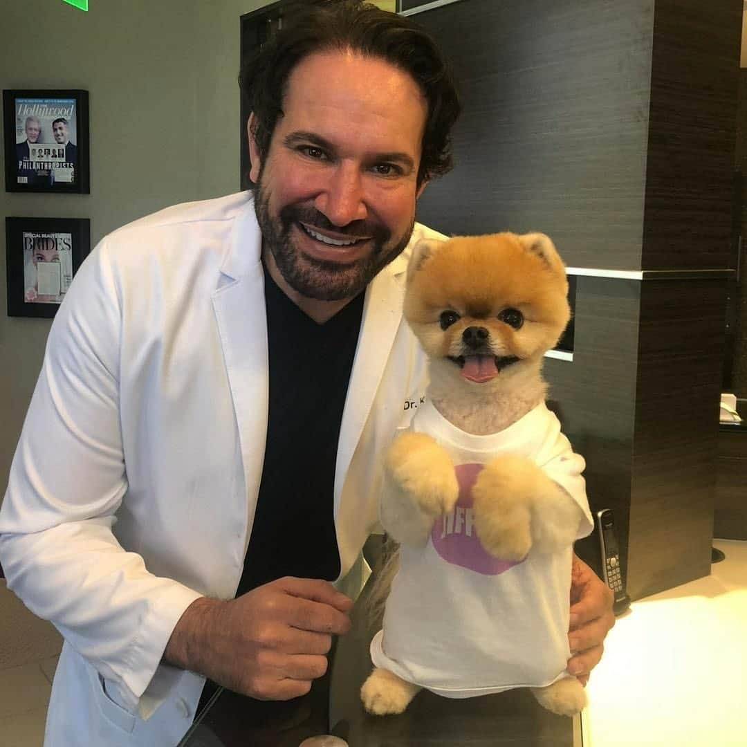 jiffさんのインスタグラム写真 - (jiffInstagram)「Repost @drkevinsands -- Our office became the epicenter of cuteness when @jiffpom came through for a visit! 🐶 #CuteLife #CutenessOverload #DrKevinSands #BeverlyHillsDentist」7月17日 18時02分 - jiffpom