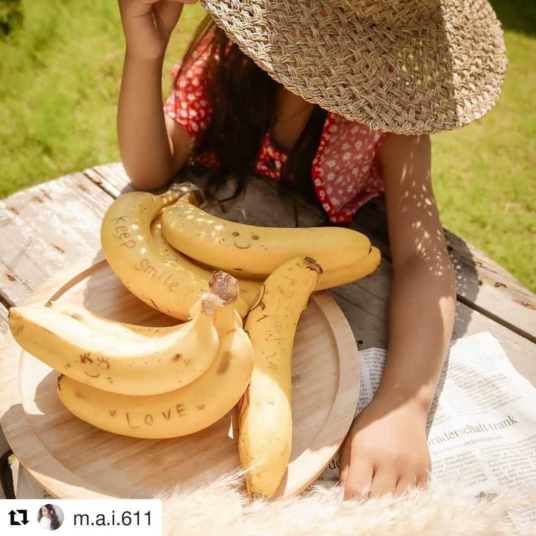 Dole_jp ドール ジャパンのインスタグラム：「今回の #dolebananasmile キャンペーンを通してみなさまに沢山のスマイルとステキな投稿をシェアして頂きました😋💕 ありがとうございます🎵 . まだキャンペーンにご参加でない方、本日が最終日になりますのでぜひお忘れなくご参加ください！！ . . #Repost @m.a.i.611 (@get_repost) ・・・ . . . ♡campaign♡♡ . . @dole_jp の #dolebananasmile キャンペーンに参加させていただきました👏 . . バナナに文字を描くと浮かび上がる魔法のバナペンと、バナナをたーくさん頂きました🍌 . . . . 沢山頂いたので、バナナケーキを作ってみたりバナナスムージーを作ってみたり (←冷凍してからのミキサーがオススメ！) 次男が毎日バナナ🍌が食べられて幸せそうでした笑笑  .  バナナって腹もちもいいし、 カリウムを多く含んでいるから、 浮腫みにもいいし 手が汚れないし 素敵なフルーツだなぁ、、 と再確認笑笑 . . .  #DoleBananaSmile #PR  @dole_jp  #Doleバナナスマイルキャンペーン #バナナ #ドールバナナ #極撰 #極撰バナナ #dole #doleバナナ #バナナのある暮らし  #beauty」