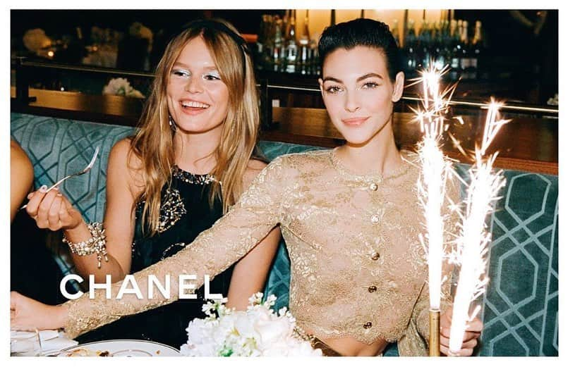 ヴィットリア・チェレッティさんのインスタグラム写真 - (ヴィットリア・チェレッティInstagram)「so happy to finally share with you the @chanelofficial Métiers d’art 2019/20 campaign ⭐️ shot by @melodiemcdaniel  artistic director Sofia Coppola styling @leilasmara  make up @luciapicaofficial  hair @sammcknight1   merci à la famille @virginieviard @aurelieduclos 🤍」7月17日 18時14分 - vittoria