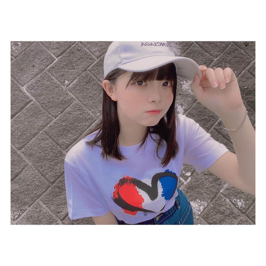 奥本陽菜さんのインスタグラム写真 - (奥本陽菜Instagram)「シンプルに💭 ・ ・ ・ ・ ・ ・ ・ #暑いね #眩しいの #好きくない ・ ・ ・ ・ #溶けちゃう ・ ・ ・ ・ 靴はスニーカーを合わせてます👟」7月17日 18時08分 - hinanohiroshima
