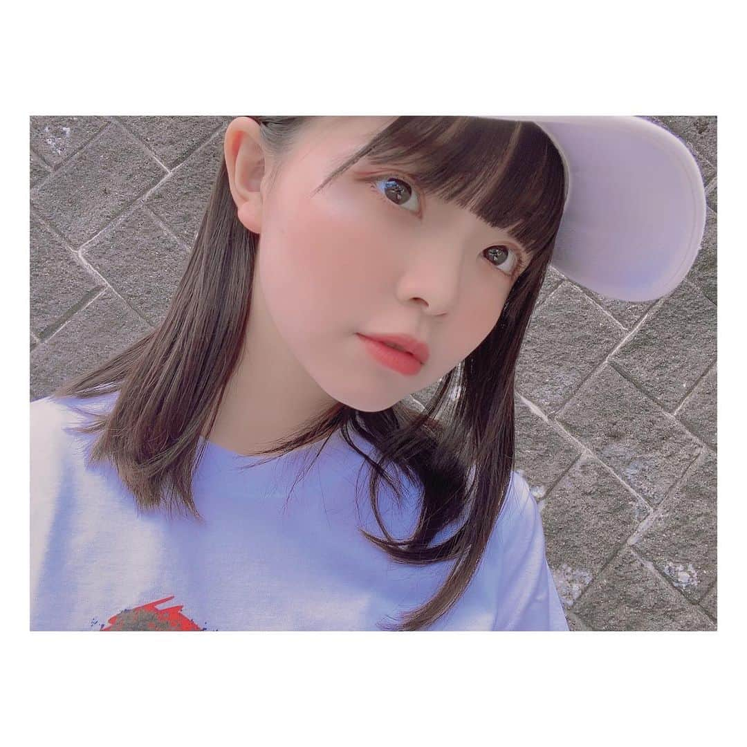 奥本陽菜のインスタグラム：「シンプルに💭 ・ ・ ・ ・ ・ ・ ・ #暑いね #眩しいの #好きくない ・ ・ ・ ・ #溶けちゃう ・ ・ ・ ・ 靴はスニーカーを合わせてます👟」