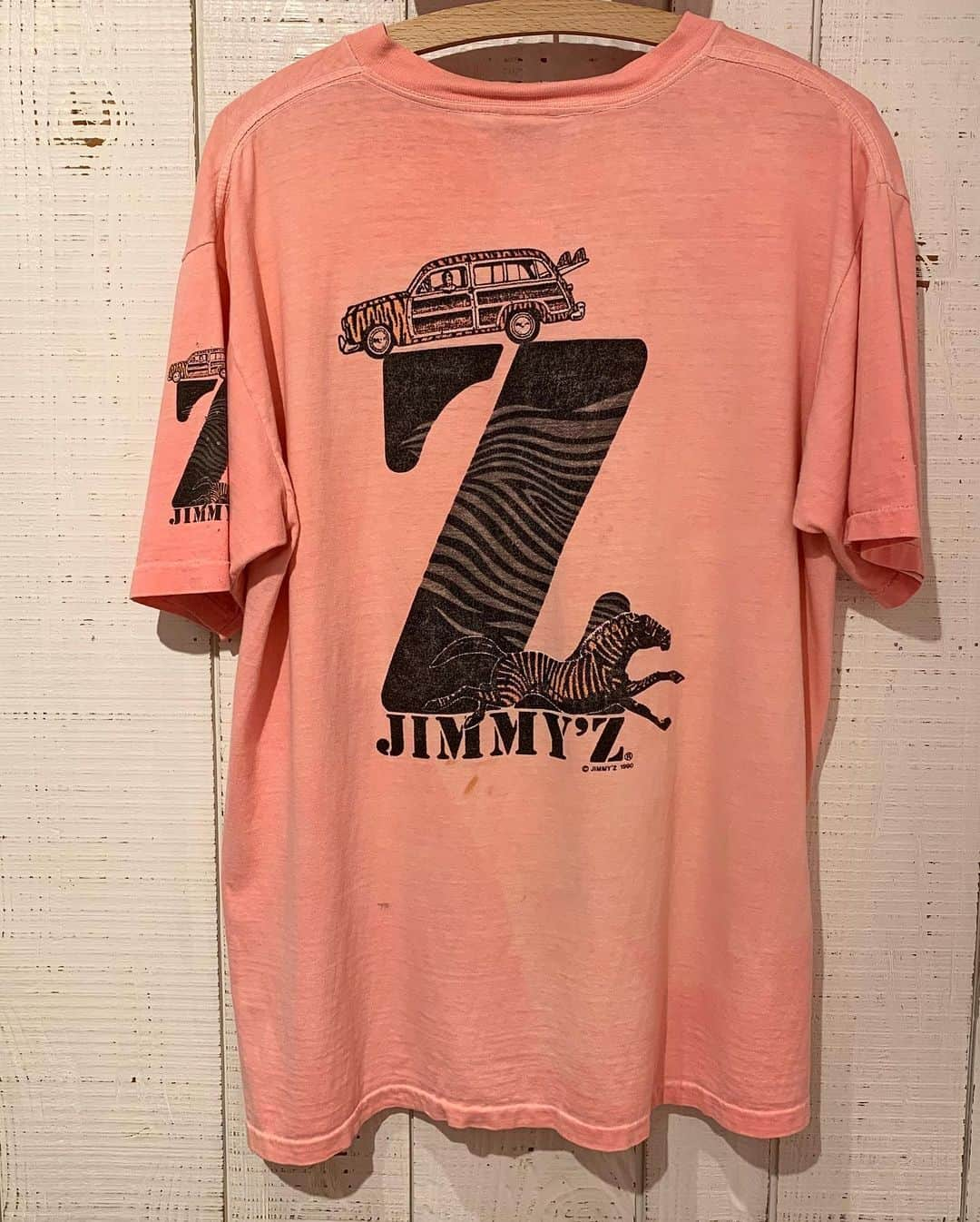 スタンダードカリフォルニアさんのインスタグラム写真 - (スタンダードカリフォルニアInstagram)「「Todays Special」﻿ ﻿ 90s Vintage Jimmyz T﻿ 右袖にほつれがあります。﻿ 右袖部分に数カ所穴があいています。﻿ 表、裏にシミが数カ所あります。﻿ ﻿ 着用には問題なく古着やVintageにご理解ある方なら、許容範囲内のコンディションかと思います。﻿ ﻿ 着丈:70cm﻿ 身幅:55cm﻿ 肩幅:48cm﻿ 袖丈:21cm﻿ ﻿ Price:¥17,800+tax ﻿ ﻿ ﻿  ※お問い合わせはDMで宜しくお願い致します。﻿  ※お問い合わせ頂いた順番に対応させて頂きます。 ﻿ #standardcalifornia ﻿ #スタンダードカリフォルニア﻿ #jimmyz#vintagejimmyz#oldsurf #oldskate#90s﻿ #vintage #古着 #fashion #ファッション﻿ #todaysspecial ﻿」7月17日 18時23分 - standardcalifornia