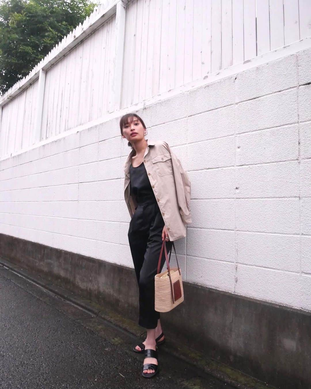 大政絢さんのインスタグラム写真 - (大政絢Instagram)「#今日の絢服  set up  @uncrave_official  tops @intimite_onemile  sandals @tods  bag @loewe   もう少しで梅雨明けかな？ 撮影の時だけマスク外しています🙇‍♀️」7月17日 18時26分 - aya_omasa_official