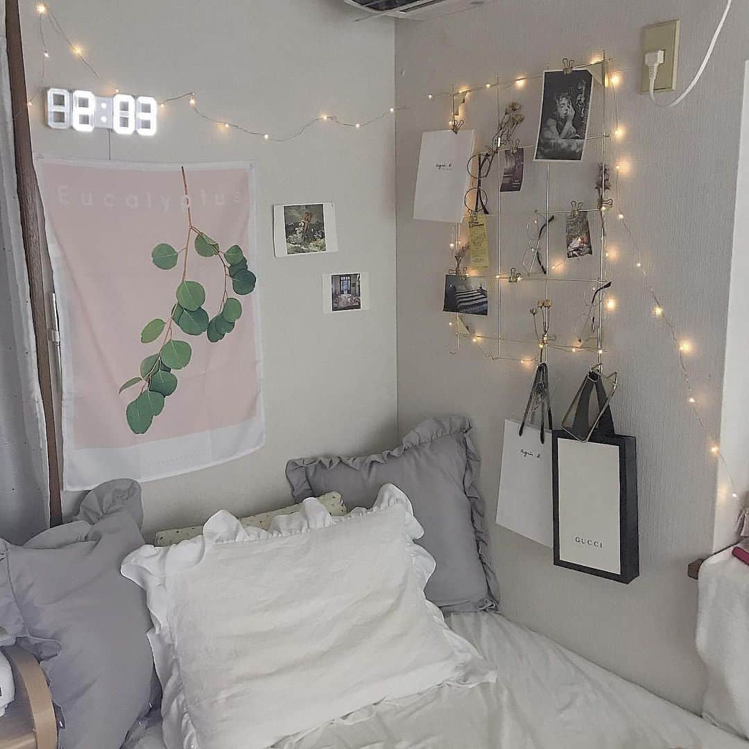 Pressさんのインスタグラム写真 Pressinstagram インテリアの組み合わせが とても素敵なお部屋 ㅤㅤㅤ 白で統一されたベッドカバーや机 おしゃれなキャンドルや時計が 韓国っぽいですよね ㅤㅤㅤ 保存して参考にしてみてくださいね ㅤㅤㅤ Special Thanks