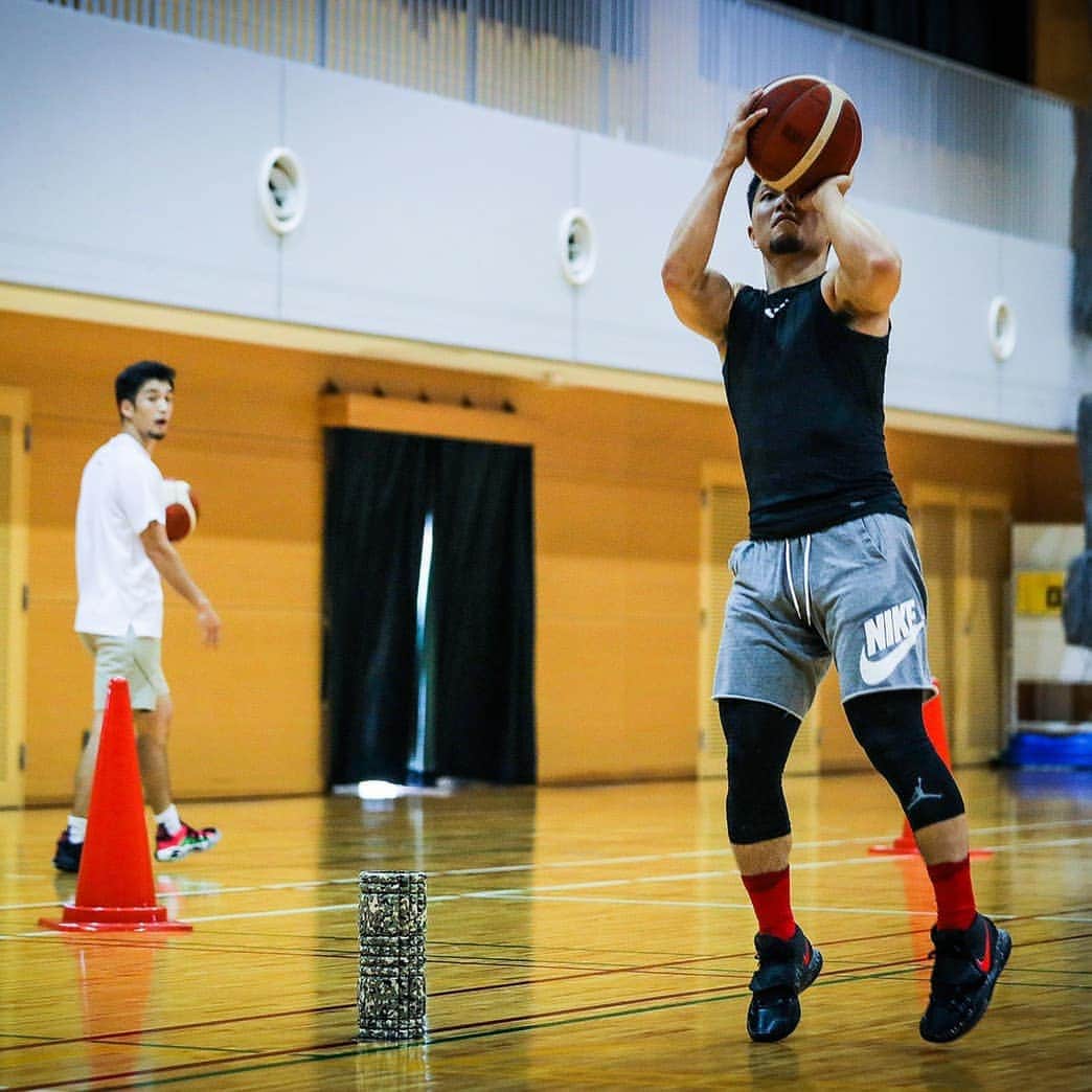 岡本飛竜のインスタグラム：「⏳  #nike#nikejp#kyrie6#nikebyyou」