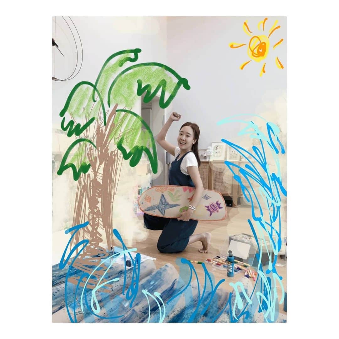 ソ・ユジンさんのインスタグラム写真 - (ソ・ユジンInstagram)「서현이가 만든 #서핑보드 로 #파도타기 🌊🥳🌊🥳 ㅎㅎㅎ #소여사미술놀이_모음🎈」7月17日 18時50分 - yujin_so