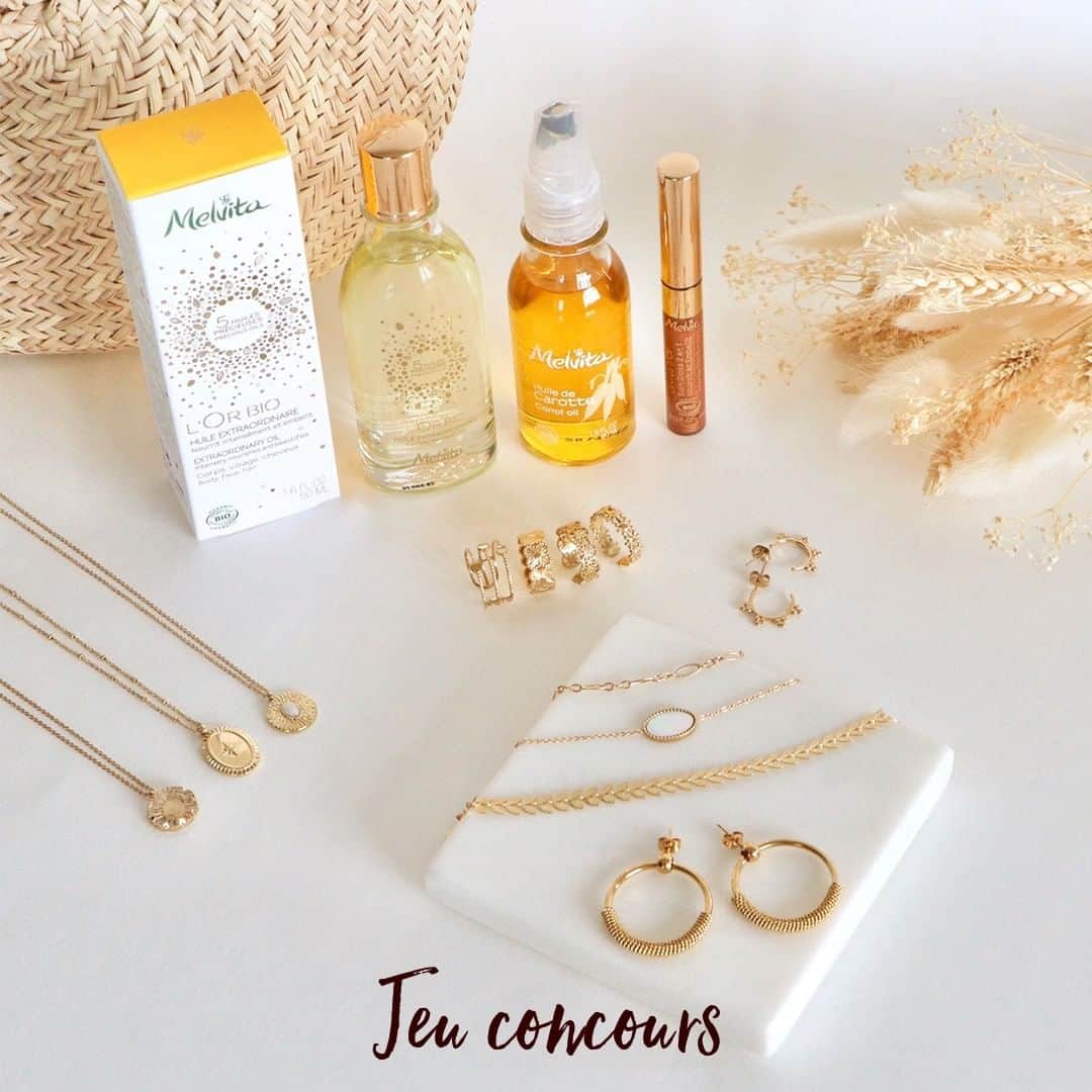 Melvita Officialのインスタグラム：「☀ [TERMINÉ] JEU CONCOURS ☀  Cette semaine, nous nous associons à la marque @lesfabuleusesbijoux, marque parisienne proposant des bijoux en plaqué or et en acier inoxydable qui résistent au temps.  Pour l’occasion, nous vous proposons de remporter un lot exceptionnel avec les indispensables de l’été : - Notre huile extraordinaire Or Bio 50 ml - Notre gloss Or Bio - Notre Huile de Carotte bio - 2 bijoux Les Fabuleuses Bijoux au choix  Pour participer, rien de plus simple :  👍 Suivez les comptes @melvitaofficial et @lesfabuleusesbijoux ❤ Likez ce post 💬 Commentez la publication en invitant 2 ami(e)s à participer Bonus: Pour deux fois plus de chances, participez sur les deux comptes !  Concours ouvert à la France Métropolitaine : fin du concours le 24 Juillet inclus.  Une seule participation par foyer. Seront exclus les comptes concours, merci !  Alors n’attendez plus et tentez votre chance ! 🍀  #Melvita #Lesfabuleuses  #jeuconcours #partnership #beaute #OrBio #nature #huile #cosmetiquebio #bijoux」
