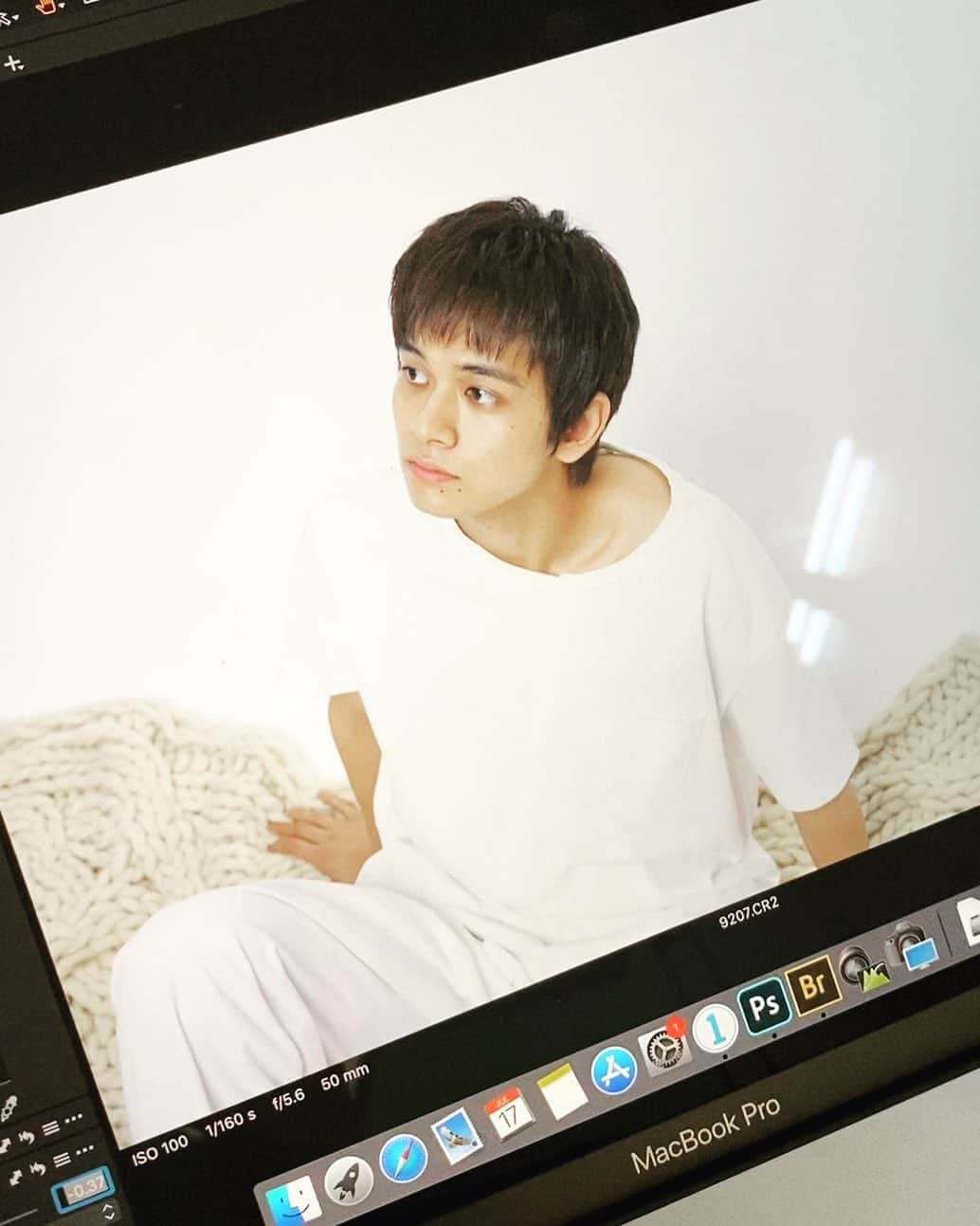 北村匠海さんのインスタグラム写真 - (北村匠海Instagram)「週刊ザテレビジョン8月12日発売号に 匠海くんが登場します！ Amazon限定版（お届けは8月16日以降になります）には、匠海くんからの暑中見舞い（ポストカード）が付きます🎐  是非check check↓↓ https://www.amazon.co.jp/dp/B08CWM7MPM  #北村匠海 #週刊ザテレビジョン #白い匠海くんも #実は撮ったんです #Amazon限定版 #良ければ #ご予約よろしくお願いします」7月17日 19時00分 - takemekitamura