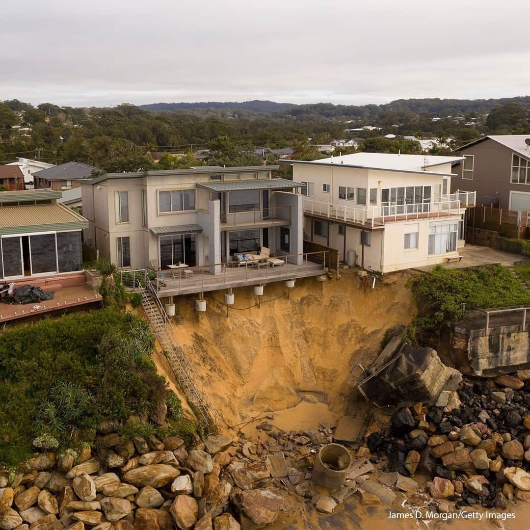 ABC Newsさんのインスタグラム写真 - (ABC NewsInstagram)「An aerial view of the coastal erosion to local homes in the suburb of Wamberal, in Central Coast, Australia. Beachfront homes along the NSW Central Coast are at risk of collapse due to beach erosion after huge swells hit the states beaches on Thursday. #australia #erosion #weather」7月17日 19時01分 - abcnews