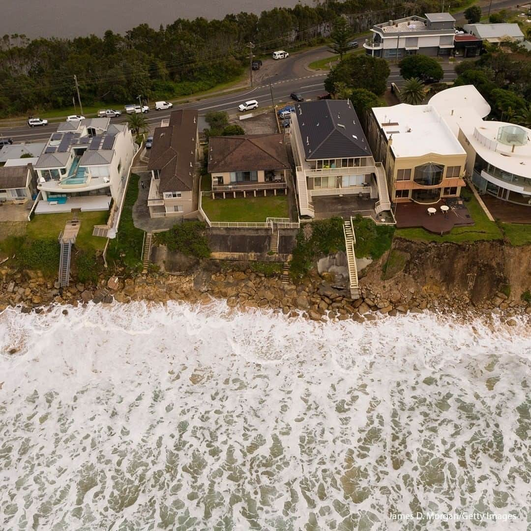 ABC Newsさんのインスタグラム写真 - (ABC NewsInstagram)「An aerial view of the coastal erosion to local homes in the suburb of Wamberal, in Central Coast, Australia. Beachfront homes along the NSW Central Coast are at risk of collapse due to beach erosion after huge swells hit the states beaches on Thursday. #australia #erosion #weather」7月17日 19時01分 - abcnews