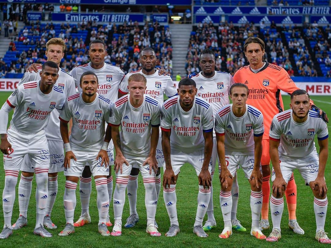 エミレーツ航空さんのインスタグラム写真 - (エミレーツ航空Instagram)「Olympique Lyonnais is now ready to “Fly Better”! Emirates and @ol have revealed the club's new jerseys for the 20/21 season.   Much awaited by fans, the jerseys are the first to carry Emirates’ branding, marking the start of a five-year partnership where Emirates will be the Official Main Sponsors of the Lyon-based football club.」7月17日 19時01分 - emirates