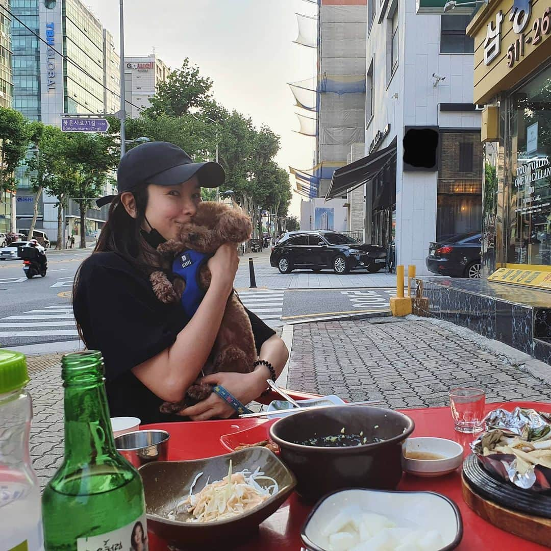 イ・テランさんのインスタグラム写真 - (イ・テランInstagram)「불금엔 내 사랑들과💕 저녁식사 맛있게 하세요~ . .  #남편 #멍멍이체리 #내사랑 #불금」7月17日 19時10分 - i_taeran