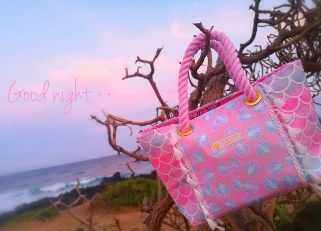 Moco Lima Hawaiiさんのインスタグラム写真 - (Moco Lima HawaiiInstagram)「New* Shell Tote Bag, Made by Moco  ステキなステキなサンセットでした♡  #pinksunset#romantic#goodnight#sunset#sunsetphotography#sunsetwithyou#photoshoot#mylife#photography#wavesound#ocean#respectnature#naturegirl#love#nature#beautifulearth#amazing#hawaii#explore#challenge#dream#nightphotography#trynewthings#change#sunsetlover#mocolima#designer#founder#モコリマハワイ#サンセット」7月17日 19時11分 - mocolimahawaii