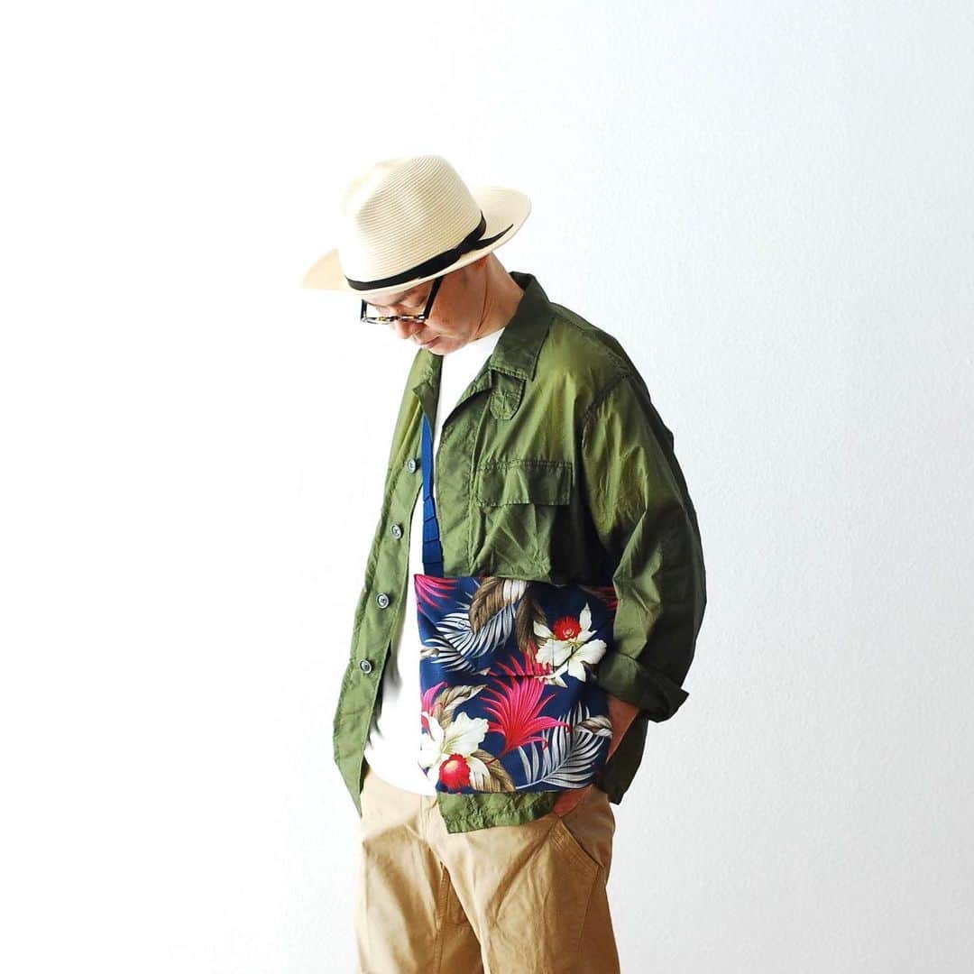 wonder_mountain_irieさんのインスタグラム写真 - (wonder_mountain_irieInstagram)「_ ［SALE対象商品］ Engineered Garments / エンジニアードガーメンツ "Shoulder Pouch -Hawaiian Floral Java Cloth-" ¥12,100- >¥7.260- [ 40%off ] _ 〈online store / @digital_mountain〉 https://www.digital-mountain.net/shopdetail/000000009174/ _ 【オンラインストア#DigitalMountain へのご注文】 *24時間受付 *15時までのご注文で即日発送 * 1万円以上ご購入で送料無料 tel：084-973-8204 _ We can send your order overseas. Accepted payment method is by PayPal or credit card only. (AMEX is not accepted)  Ordering procedure details can be found here. >>http://www.digital-mountain.net/html/page56.html  _ #NEPENTHES #EngineeredGarments #ネペンテス #エンジニアードガーメンツ _ 本店：#WonderMountain  blog>> http://wm.digital-mountain.info/blog _  JR 「#福山駅」より徒歩10分 #ワンダーマウンテン #japan #hiroshima #福山 #福山市 #尾道 #倉敷 #鞆の浦 近く _ 系列店：@hacbywondermountain _」7月17日 19時13分 - wonder_mountain_