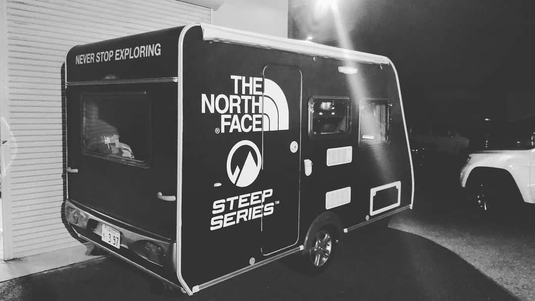 のインスタグラム：「【mobile】 家持って山に張り込むスタイル。 Never Stop Exploring 〜人生最高の旅にしよう〜  #mobilehome #campingtrailer  #Lifestyle #neverstopexploring  #thenorthface」
