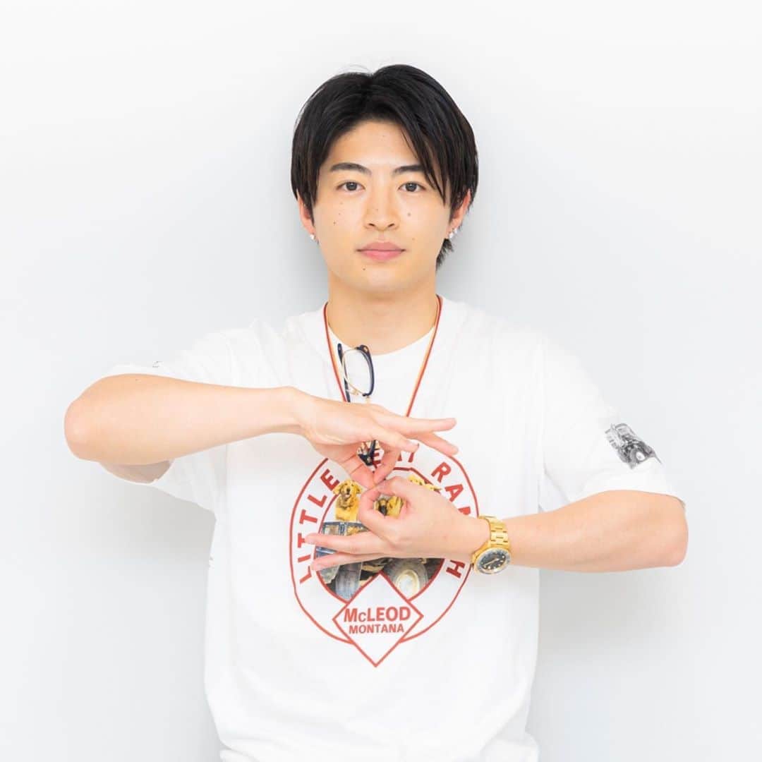 GENERATIONS高校TVのインスタグラム：「玲於のゾンビーズポーズ🧟‍♂️ ＆短冊ショットも🎋 . 7人のうち1人だけ ゾンビポーズじゃないポーズを 連発したメンバーが🤣 さて誰だと思う？ . 公式Twitter @gene_kou で検索🔍 ........................................................... #ABEMA #ジェネ高 #GENE高 #GENERATIONSfromEXILETRIBE #GENERATIONS #GENE #ジェネレーションズ #ジェネ #ジェネ犬 #小森隼 #白濱亜嵐 #数原龍友 #中務裕太 #片寄涼太 #佐野玲於 #関口メンディー #隼 #亜嵐 #龍友 #裕太 #涼太 #玲於 #メンディー」
