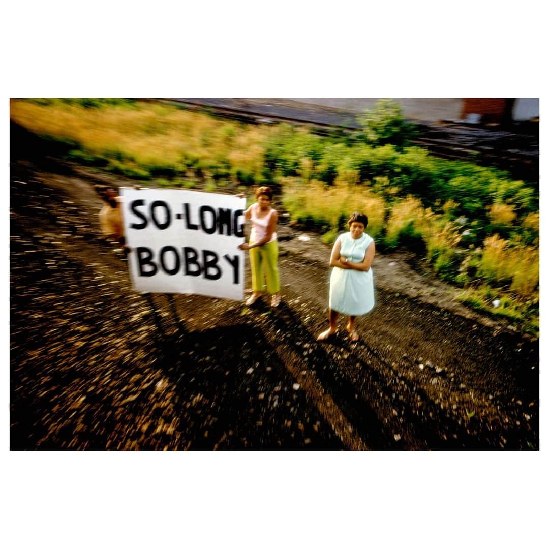 Magnum Photosさんのインスタグラム写真 - (Magnum PhotosInstagram)「“The depth and commitment of [Paul Fusco's] work has always been an inspiration, and of course Funeral Train remains one of the most remarkable works on the United States ever made.” - @pvanagtmael⁠ .⁠ We share a statement from the president of Magnum Photos, @oliviarthur, and thoughts from Paul Fusco’s fellow Magnum photographers @brucedavidsonphoto, @gillesperessstudio, @petervanagtmael and @elireedmagnum on the occasion of Fusco’s death. Link in bio.⁠ .⁠ PHOTO: Robert Kennedy funeral train. USA. 1968.⁠ .⁠ © @paulfuscomagnum/#MagnumPhotos」7月17日 19時30分 - magnumphotos