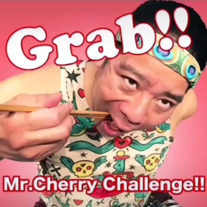 チェリー吉武のインスタグラム：「Friday Cherry Challenge 【Eat jelly quickly with chopsticks】 Of course the jelly taste is cherry🍒  箸でゼリーを早く食べるチャレンジ 日本人魂で箸を操る ジャパニーズサムライチョップステックマスター #guinnessworldrecord #Challenge #mrcherry #officiallyamazing #ギネス世界記録 #チェリー吉武 #チャレンジ #🍒」