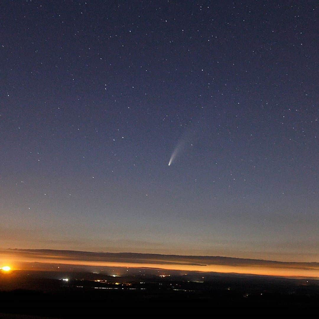 ジェームズ・フェルプスさんのインスタグラム写真 - (ジェームズ・フェルプスInstagram)「I did a little bit of stargazing/ cometgazing last night. Only took a few pics as spent the rest of my time there just enjoying the view of the heavens (great way to switch off). #cometneowise #spacenerd #lookup 🤓🔭☄」7月17日 19時39分 - jamesphelps_pictures